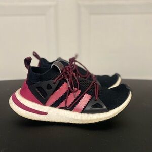 Adidas Arkyn Black/Ruby Boost Sneakers D97090 US Women’s size 7